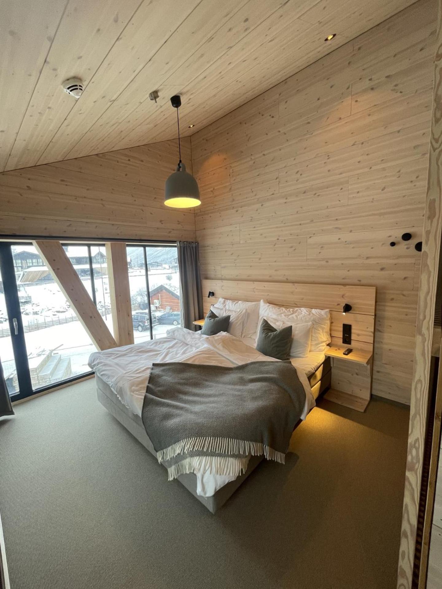 Brimibue Hotel Лом Екстер'єр фото