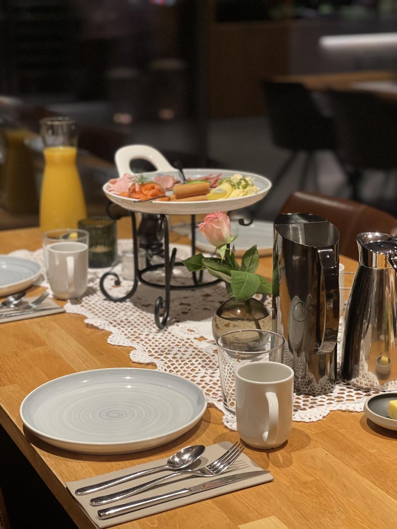 Brimibue Hotel Лом Екстер'єр фото