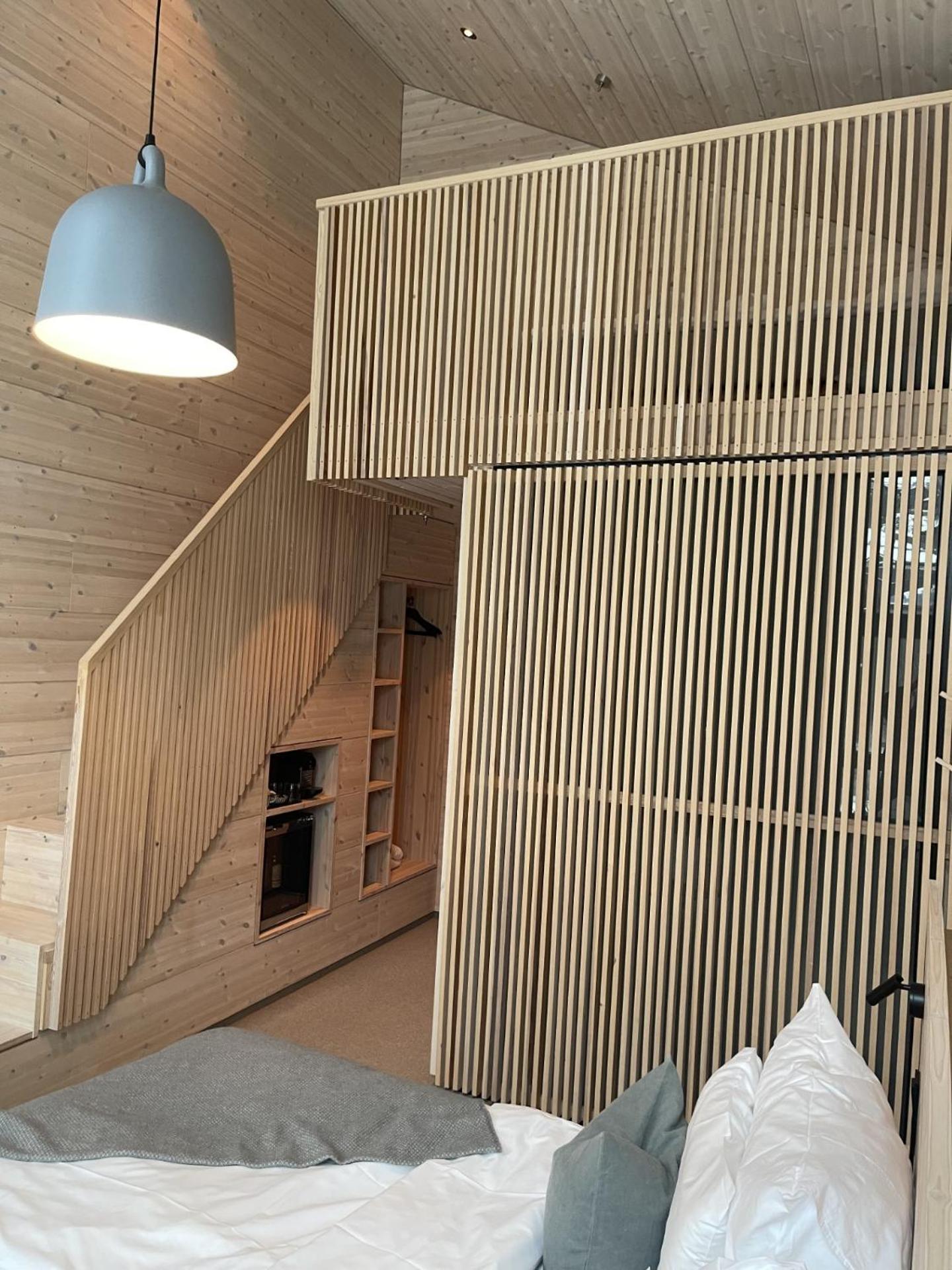 Brimibue Hotel Лом Екстер'єр фото