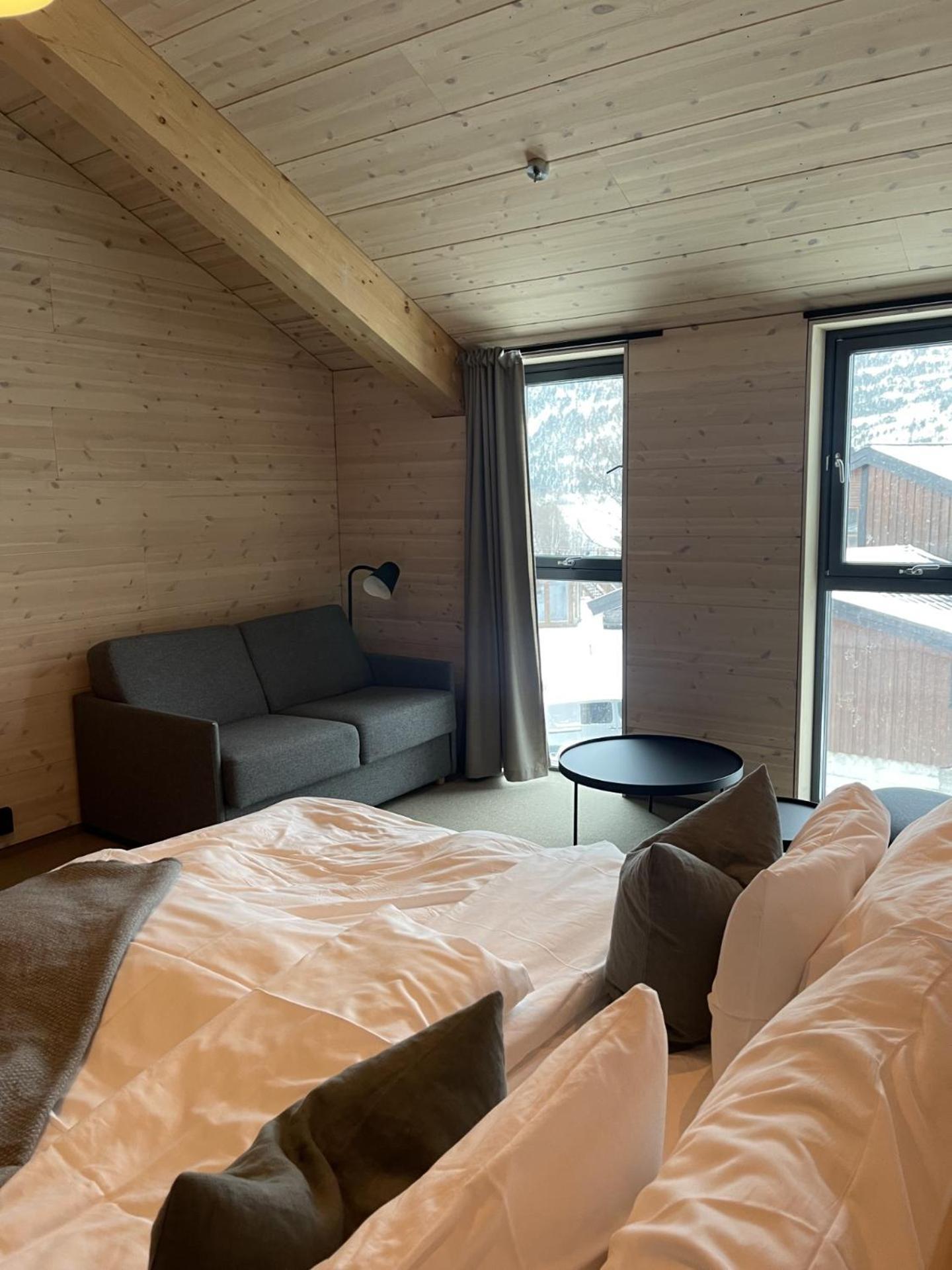 Brimibue Hotel Лом Екстер'єр фото