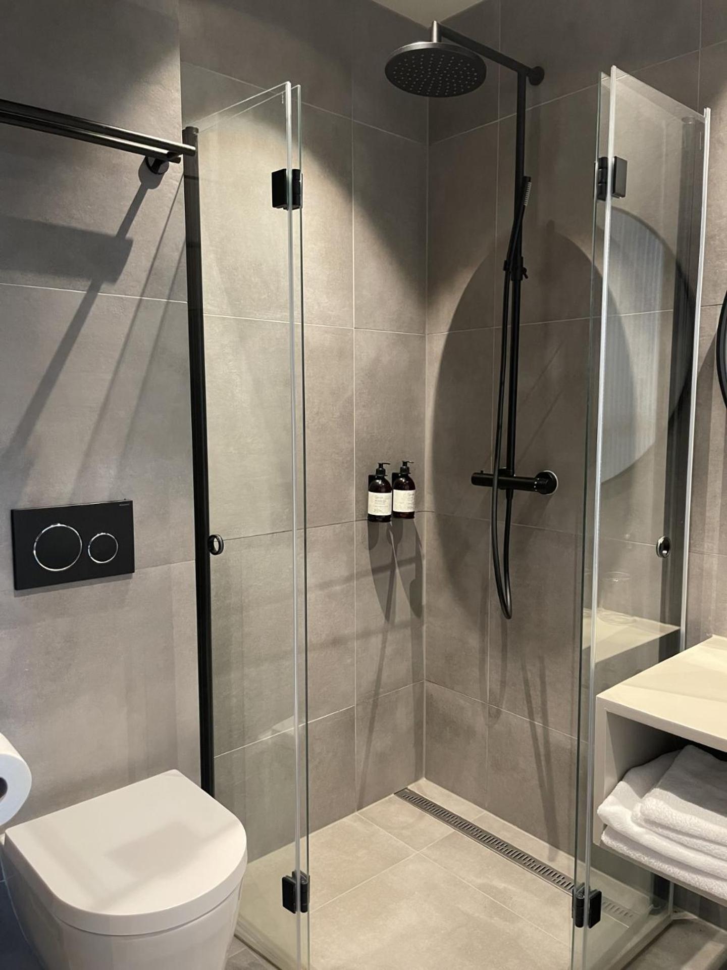 Brimibue Hotel Лом Екстер'єр фото